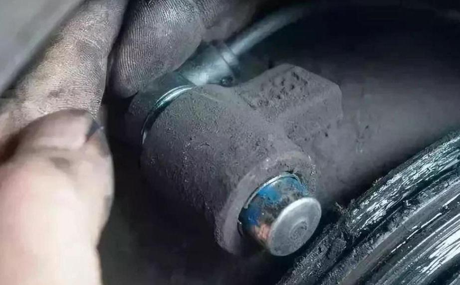 轴承黄油上得太多,竟会产生这样的后果......